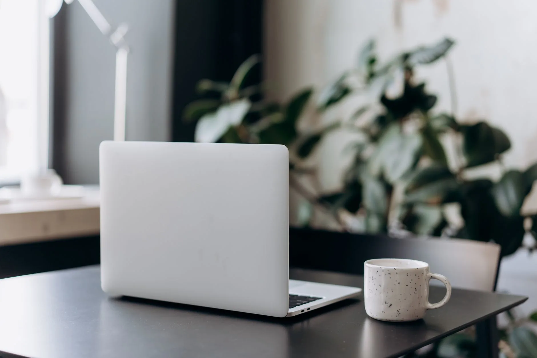 Tại sao việc 'tối ưu hóa' quá mức khiến website của bạn trở nên vô hình với khách hàng