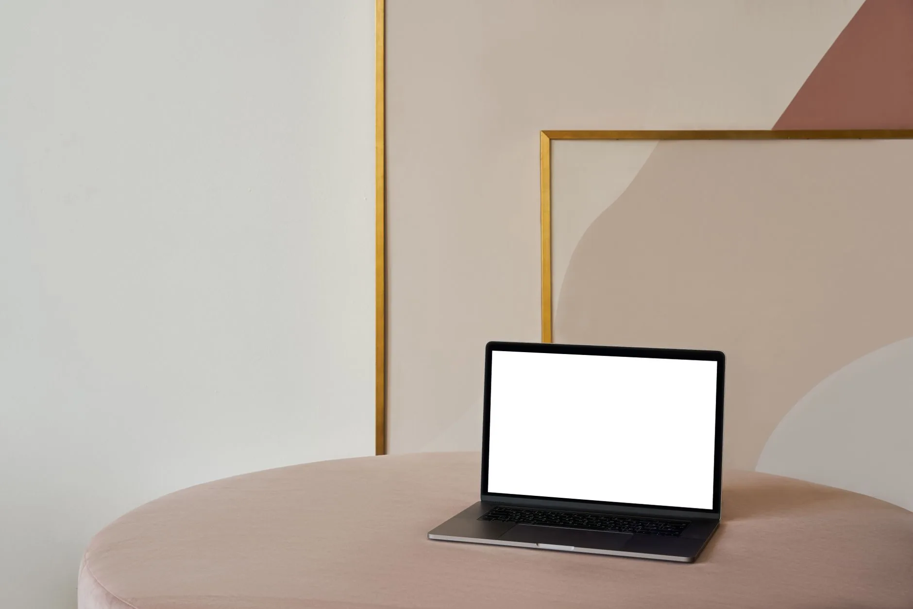 Tại sao việc phụ thuộc vào các công cụ 'tự động hóa' website đang làm giảm tỷ lệ chuyển đổi thực tế